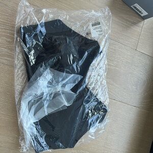 BRAND NEW LULULEMON DISCONTINUED AIRSUPPORT BRA IN BLACK size 32DDD